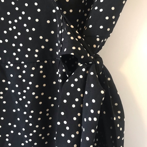 Cute Pokadot Wrap Dress - Picture 3 of 4